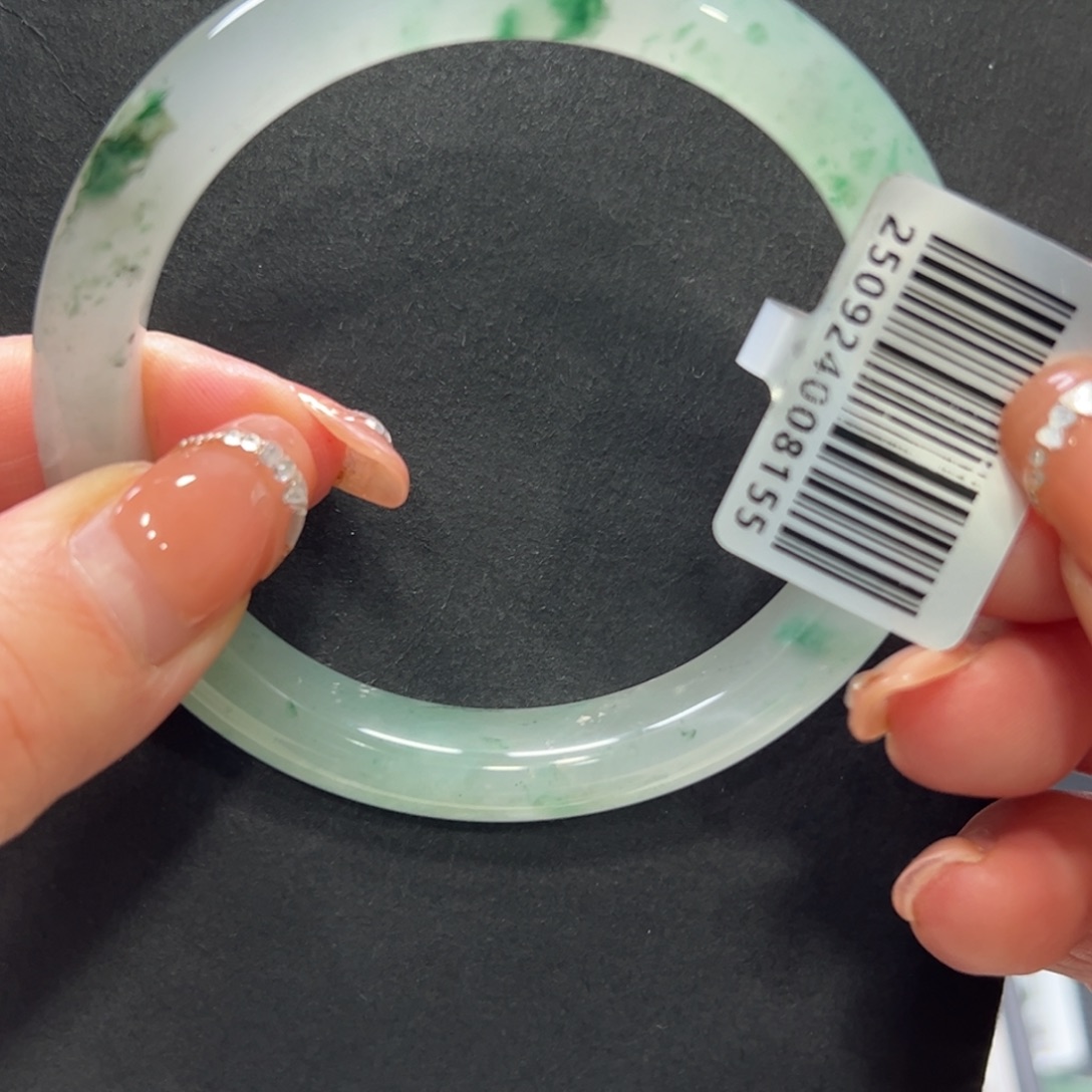 u***.石英质玉未镶嵌手镯