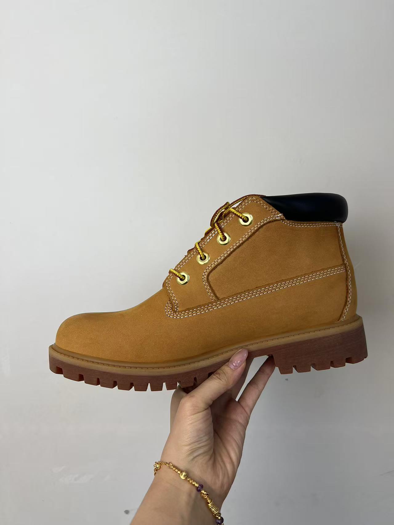 经典户外中帮男款防水真皮黄靴时尚增高