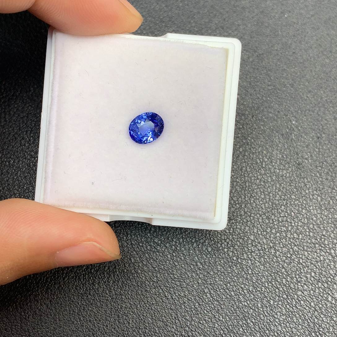 蓝宝石裸石未镶嵌