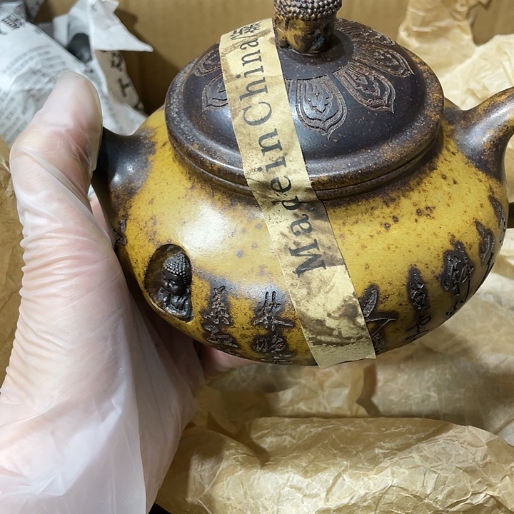 紫砂茶壶矿泥料，手工制作的一把紫砂壶。