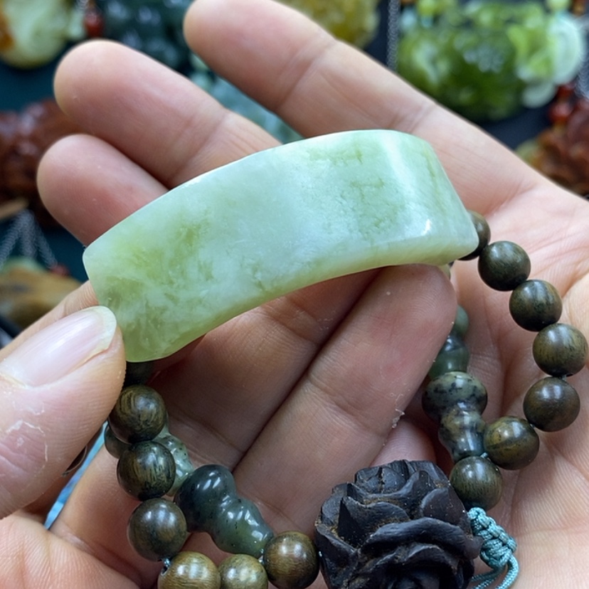 【闪购商品】未镶嵌蛇纹石玉手牌