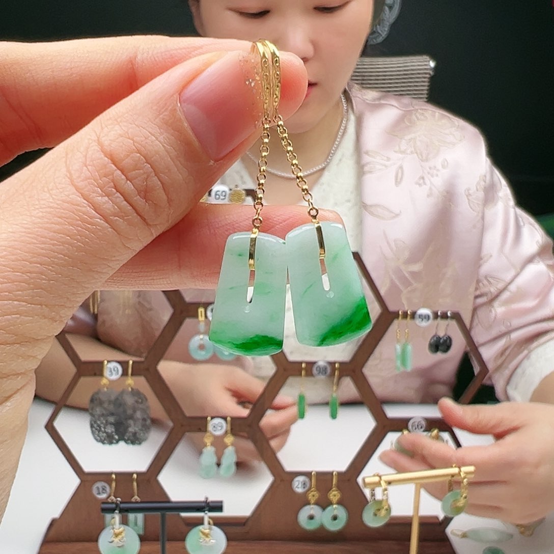 翡翠耳饰18K金镶嵌天然翡翠