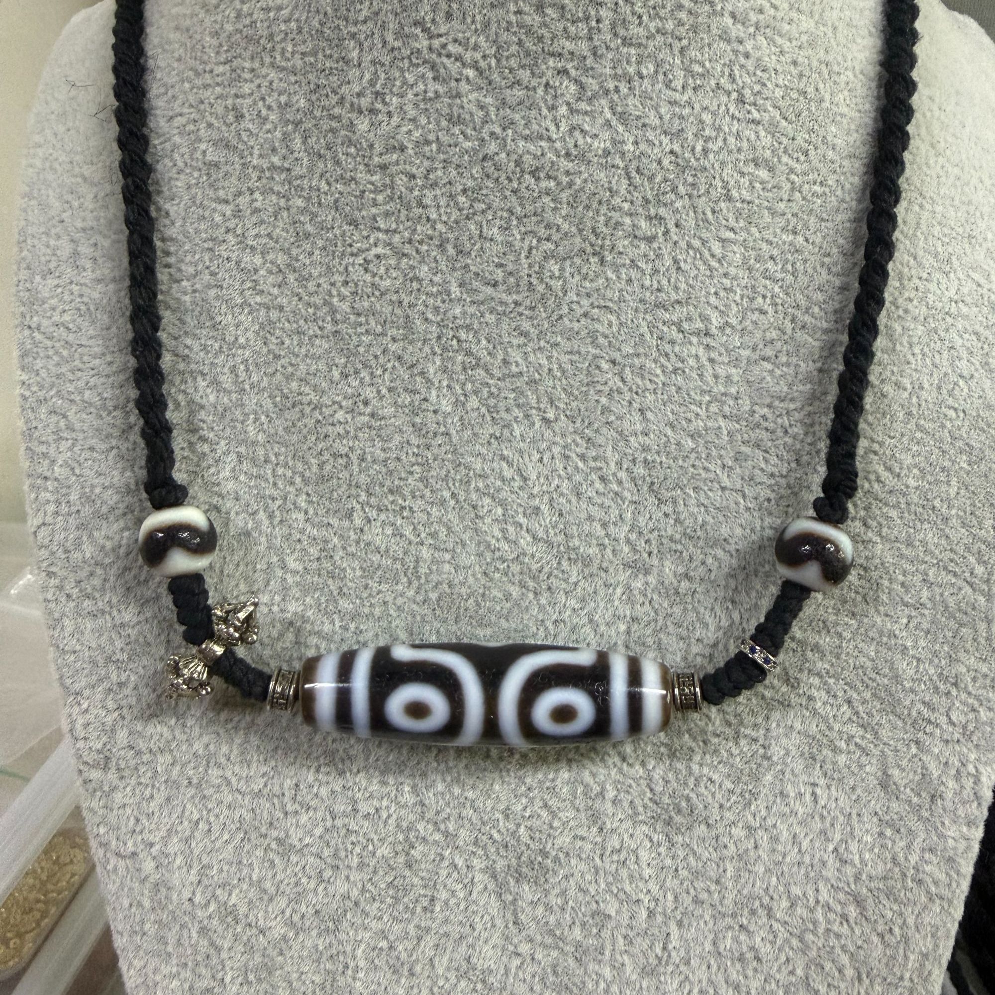 天然玛瑙聚源古法大尺寸黑白分明满钙化手工台珠宝盖三眼天珠颈链