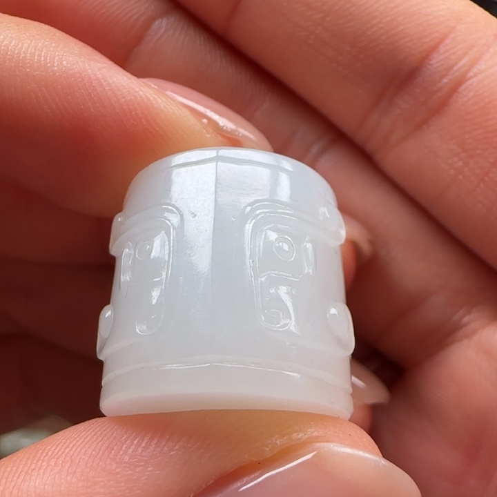 帥***歌和田玉未镶嵌颈饰