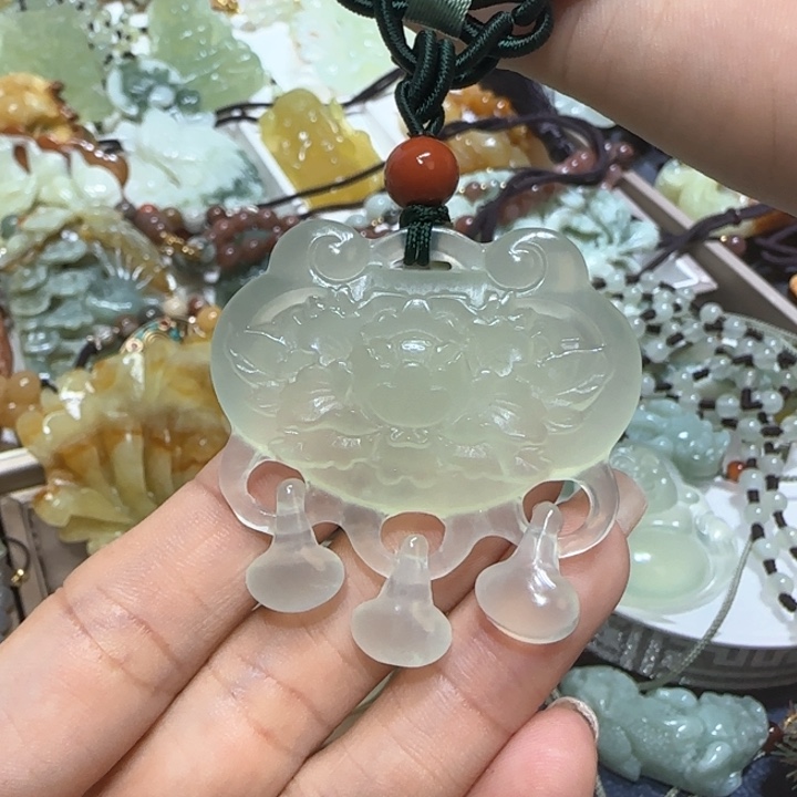 蛇纹石玉吊坠未镶嵌