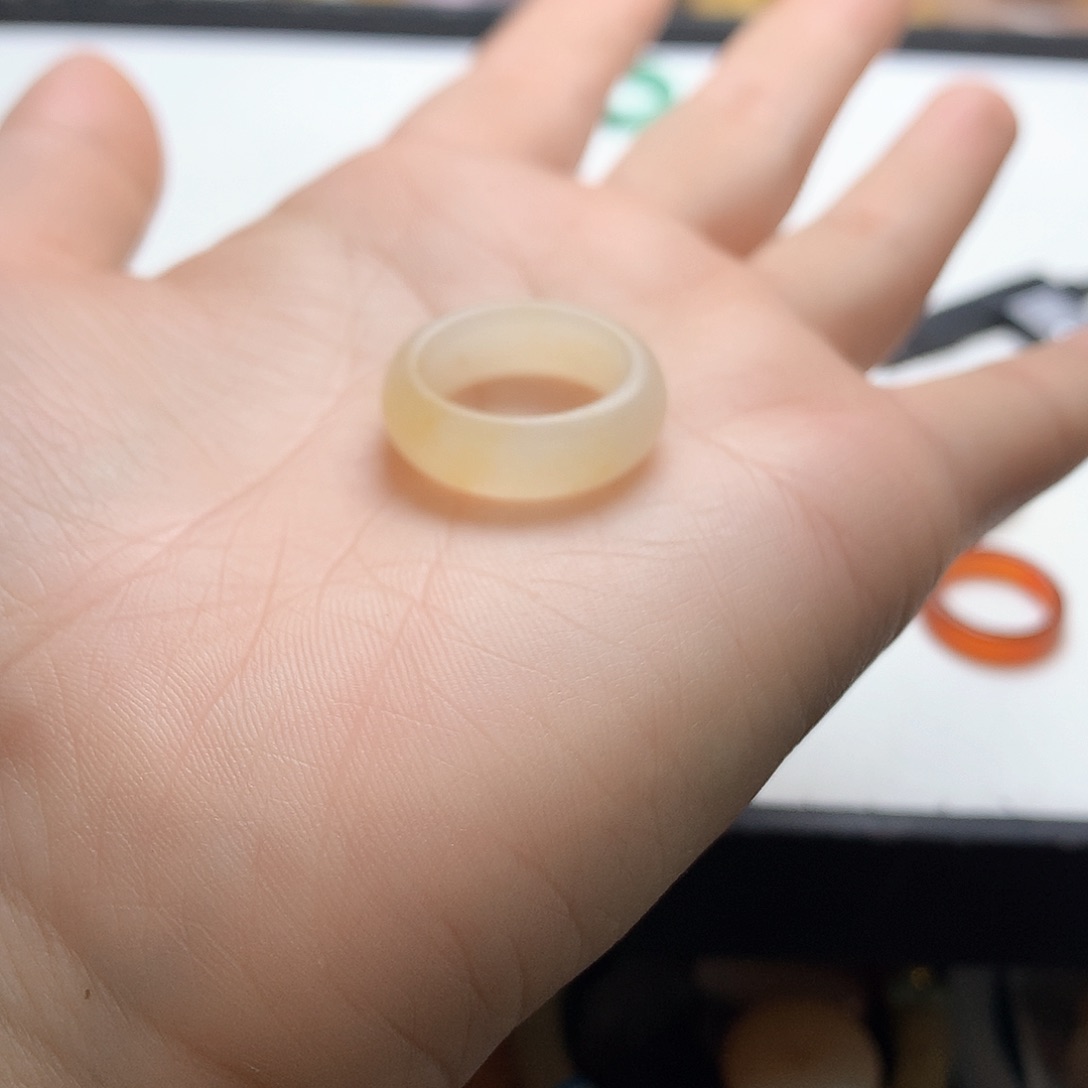 未镶嵌石英质玉（黄龙玉）手镯抖***户