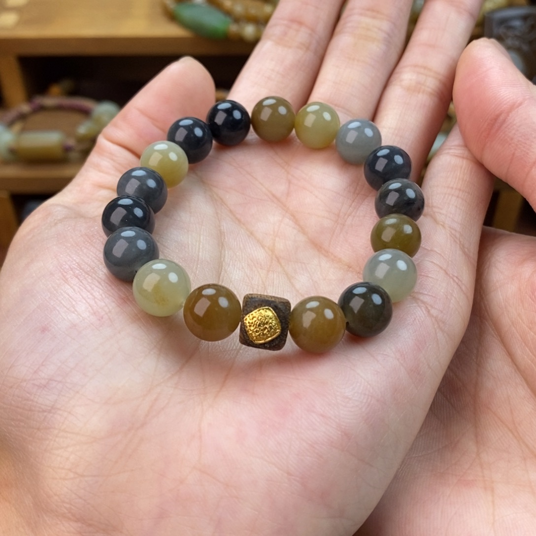 ﹏***﹏和田玉未镶嵌颈饰