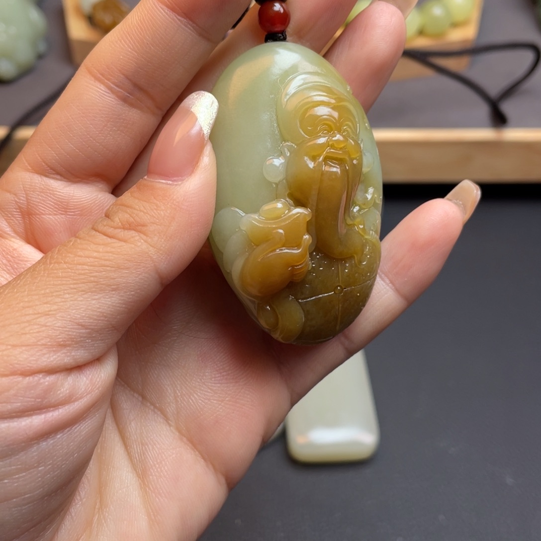 和田玉颈饰未镶嵌