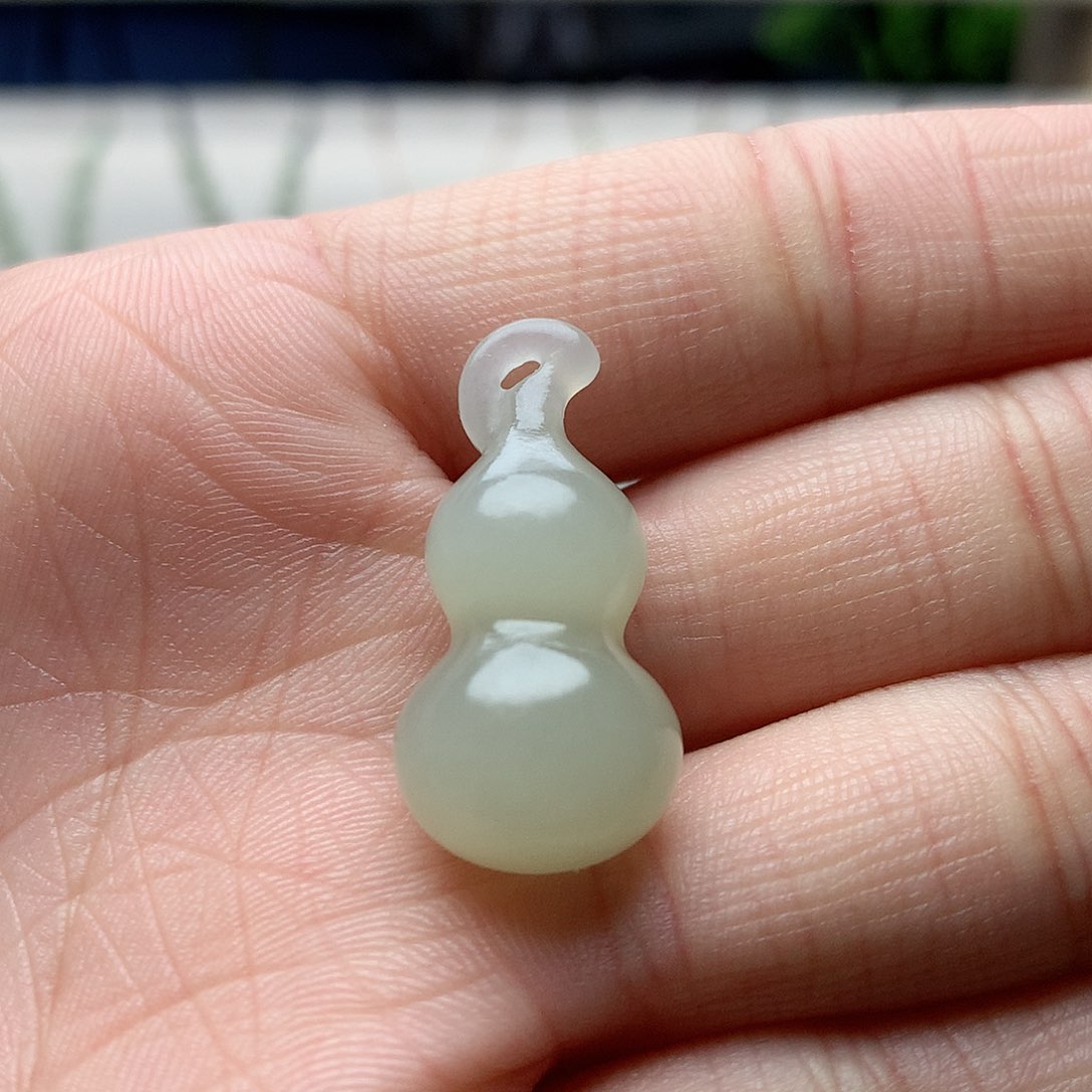 和田玉颈饰未镶嵌千*?