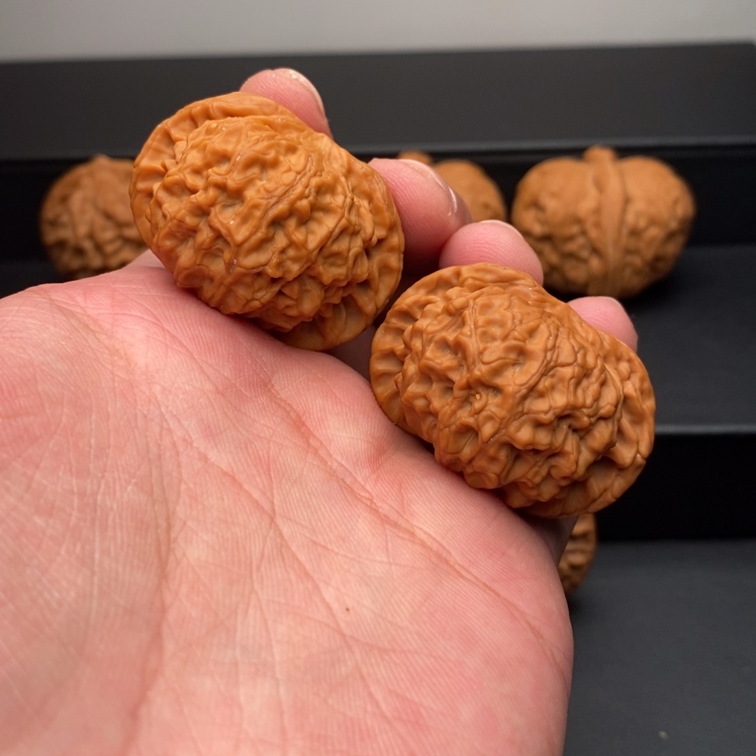 文玩核桃把件核王狮子头全品天然矮桩