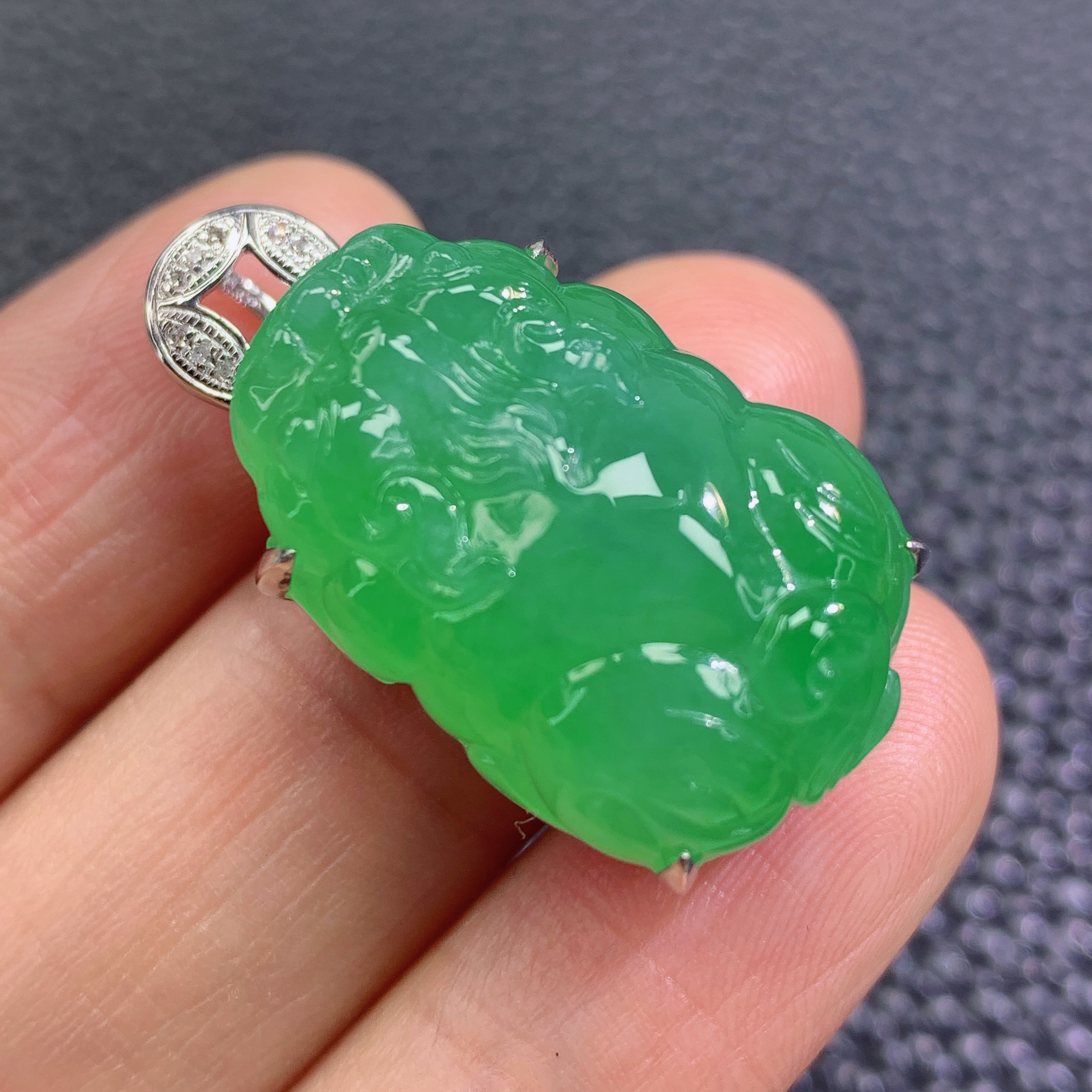 天然缅甸A货翡翠厚装满绿貔貅镶嵌18k金加钻吊坠冰透玉挂件