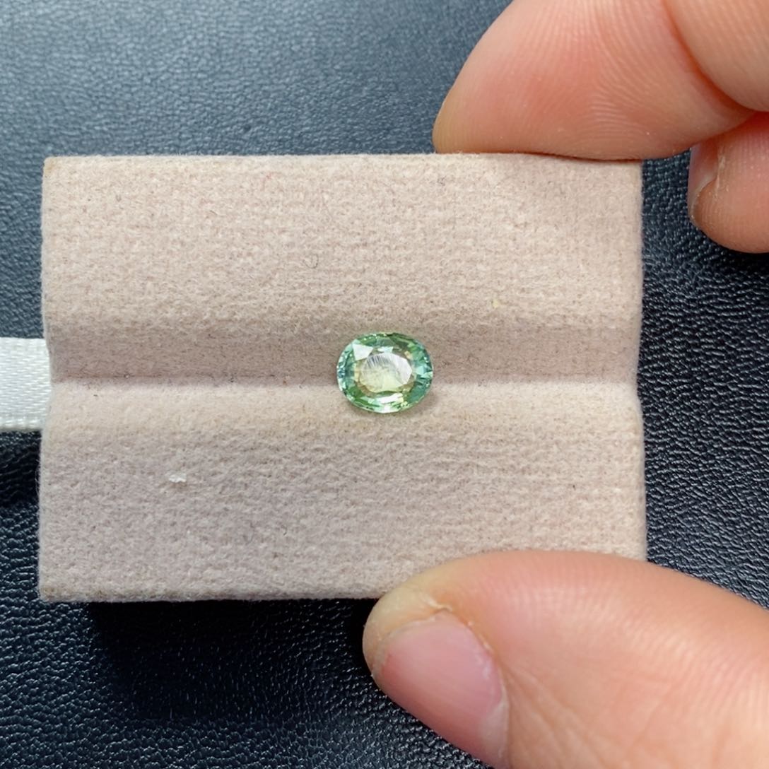 碧玺裸石未镶嵌尼**拉0.95绿