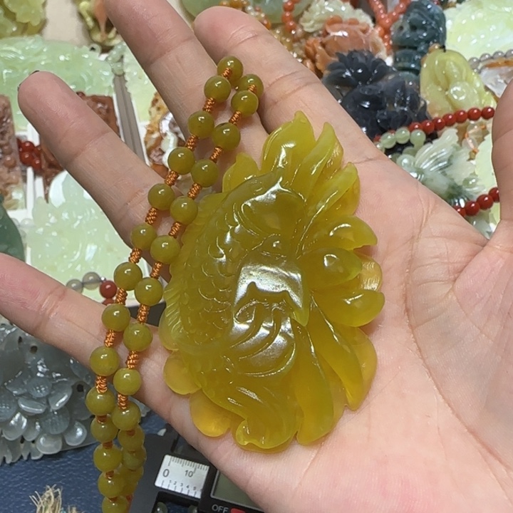 未镶嵌蛇纹石玉吊坠