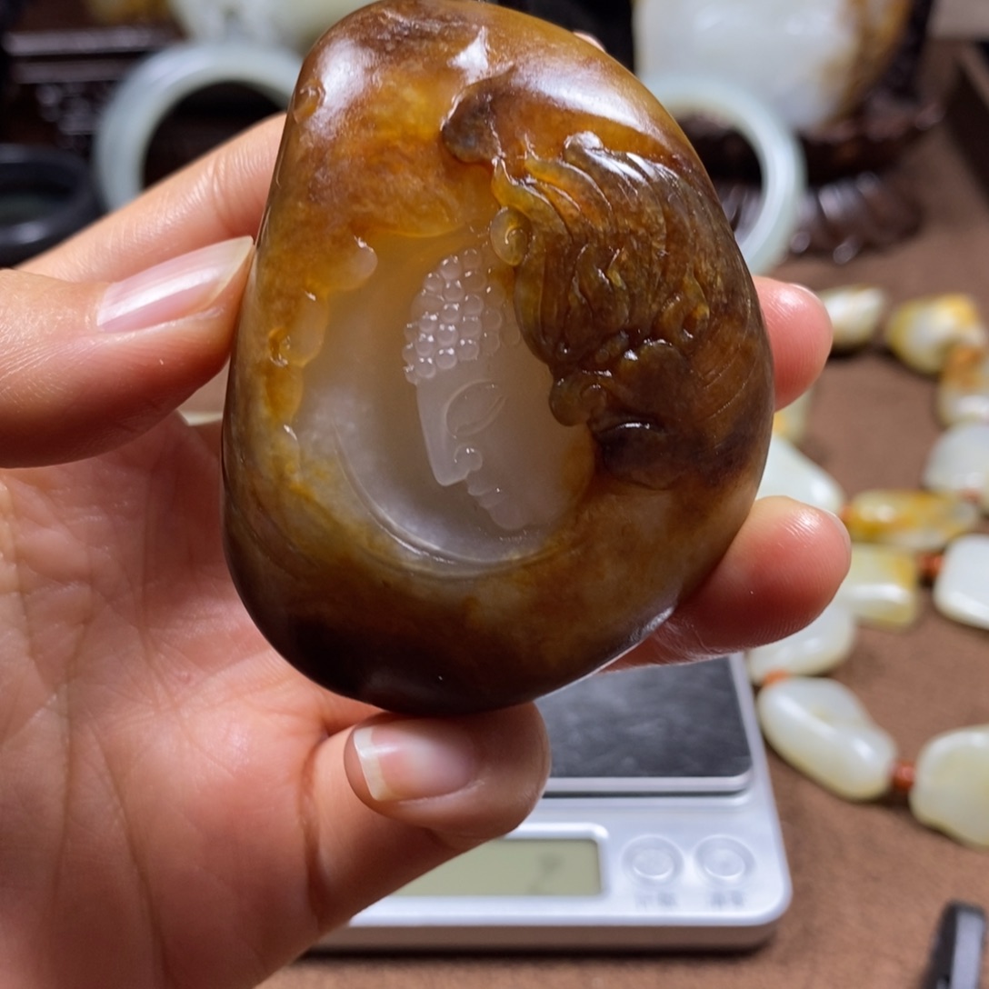 固***校和田玉未镶嵌把件