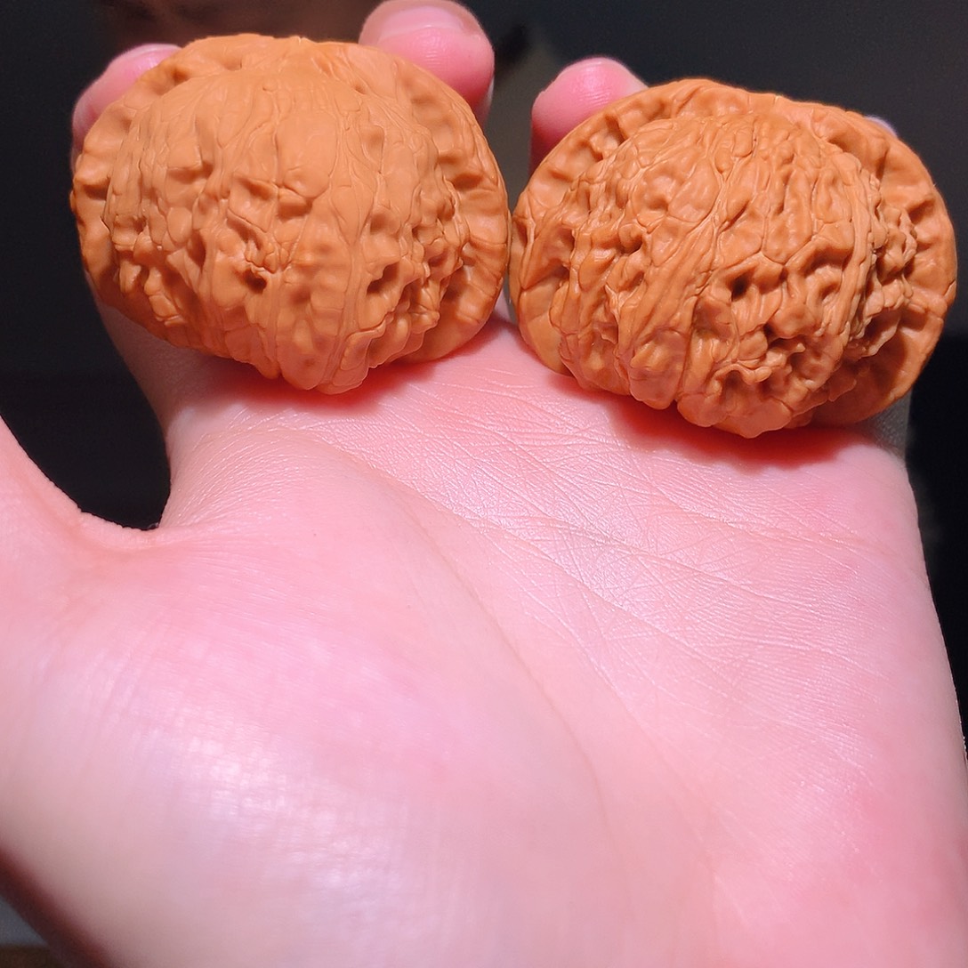 文玩核桃吊坠白狮子