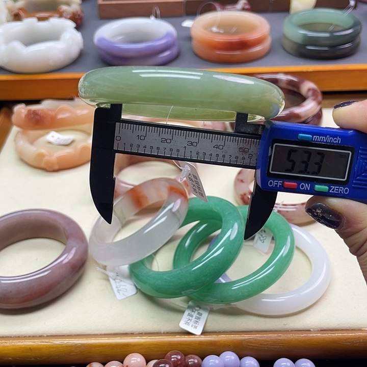 未镶嵌手镯石英质玉