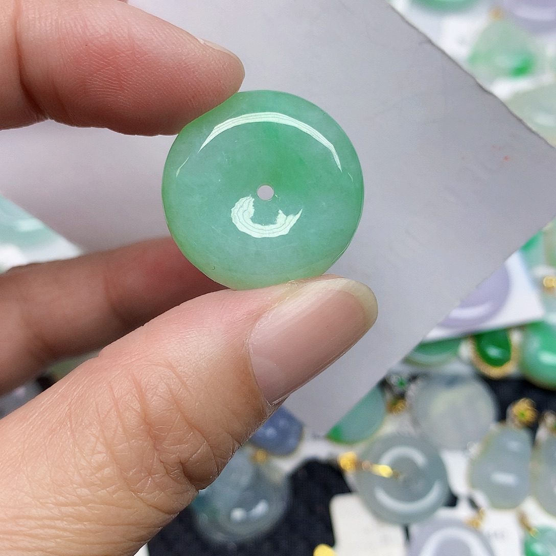 翡翠未镶嵌颈饰3667899