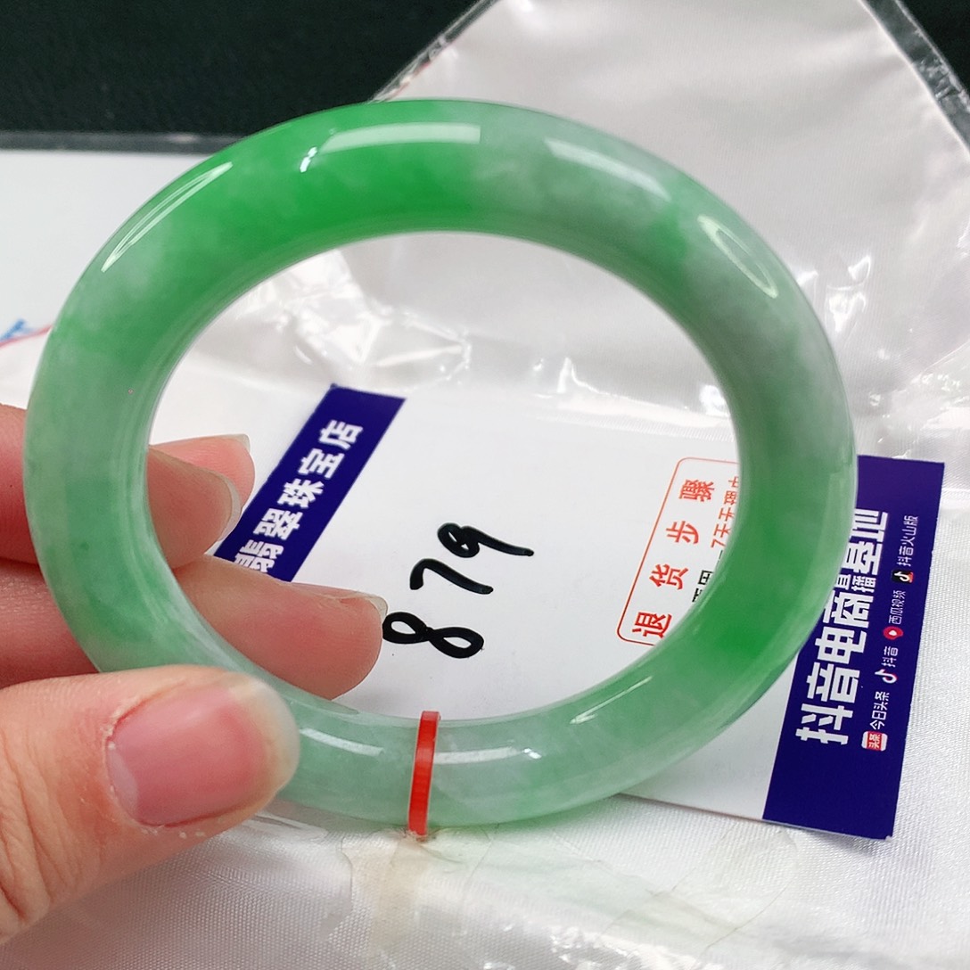 翡翠手镯未镶嵌翡翠