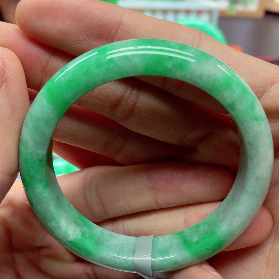 翡翠手镯未镶嵌缅甸翡翠