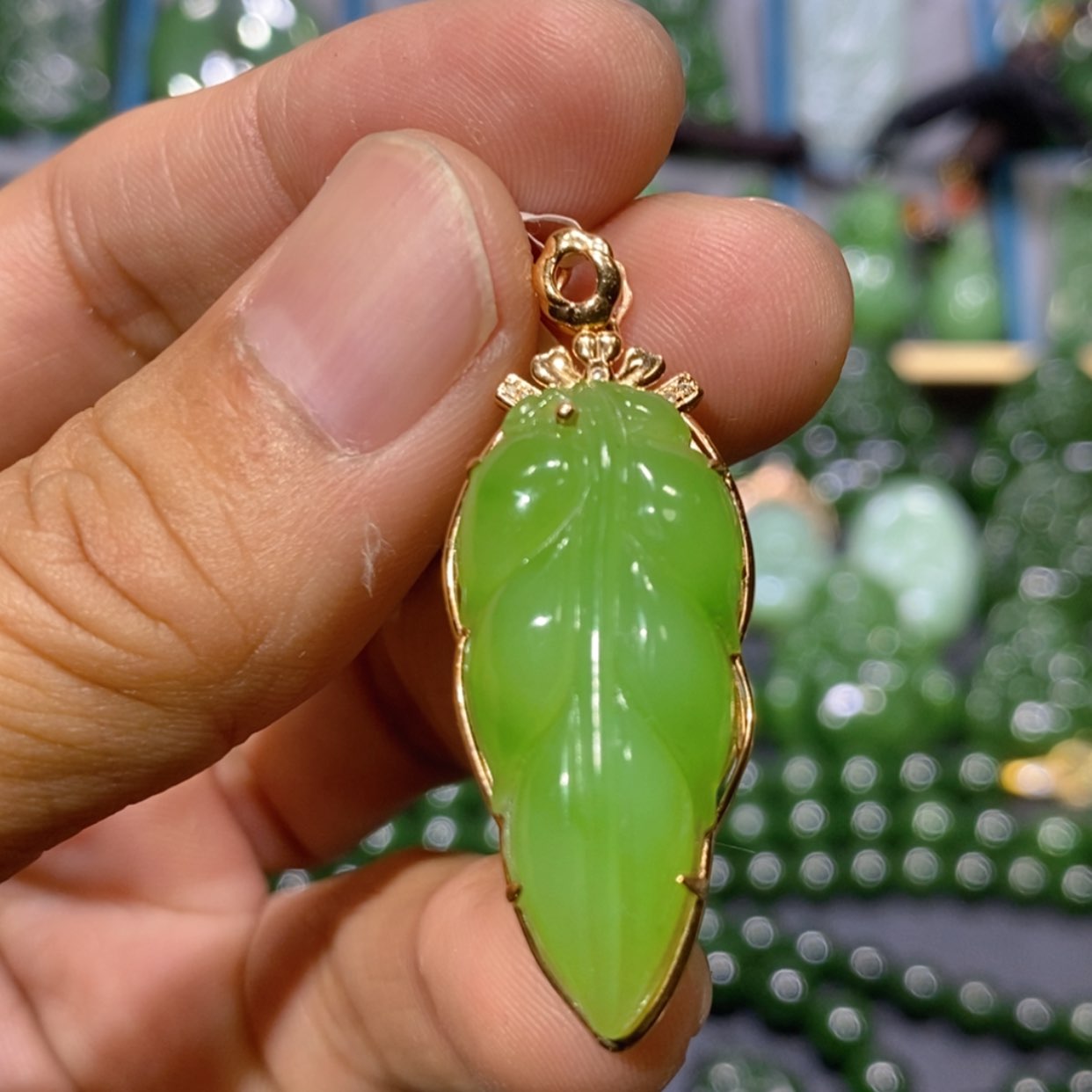 【闪购商品】和田玉吊坠(不含链)18K金镶嵌苹果绿叶子 31.5