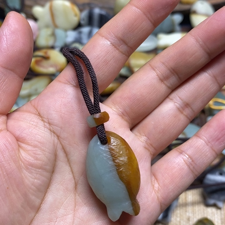 N***o蛇纹石玉未镶嵌颈饰