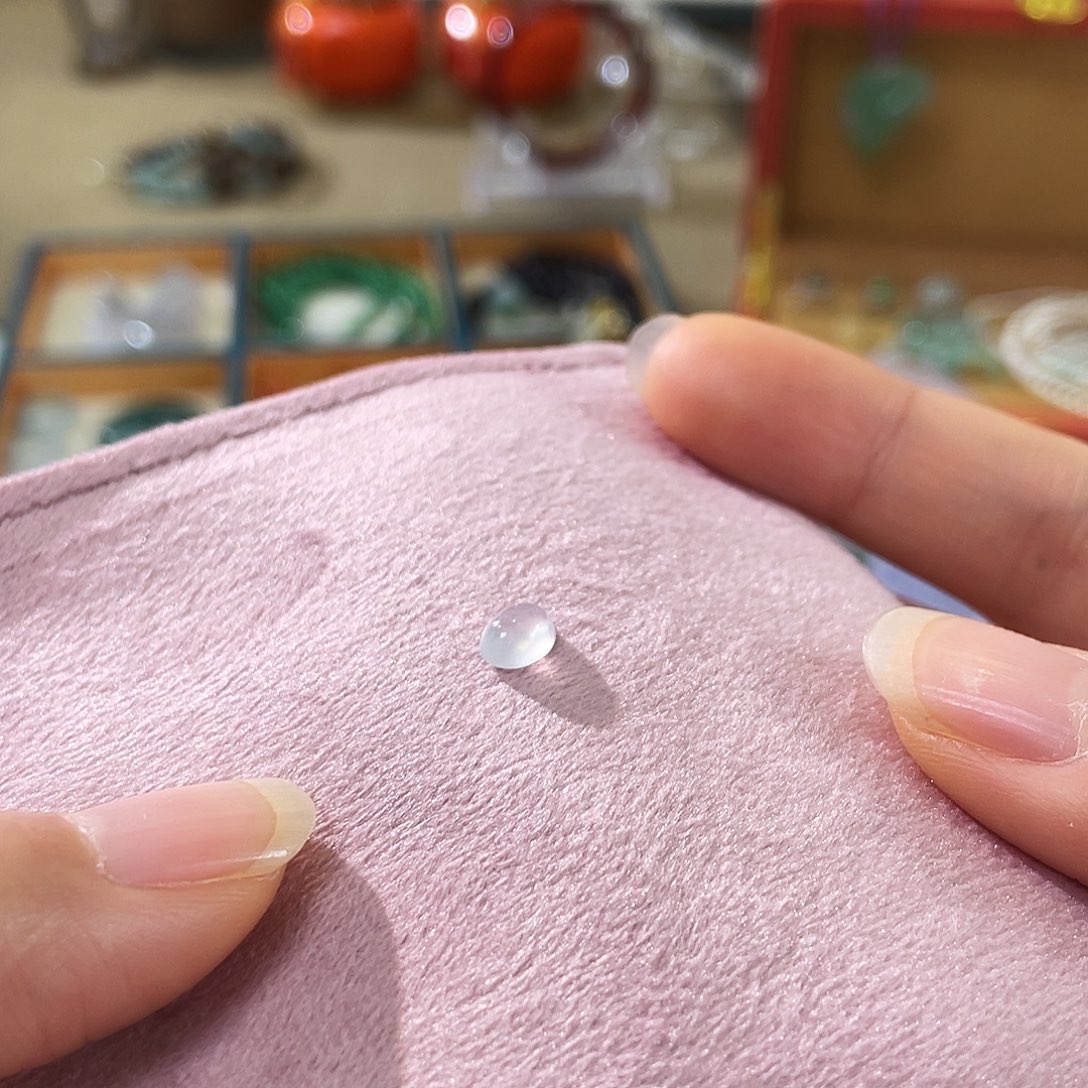 洋***阳翡翠未镶嵌颈饰蛋面7*5.2*3.5