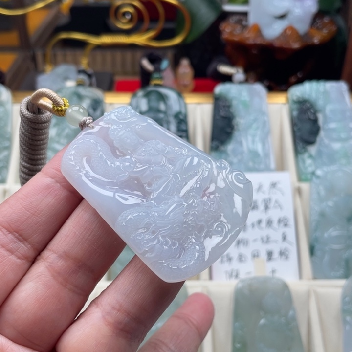 翡翠未镶嵌颈饰玉