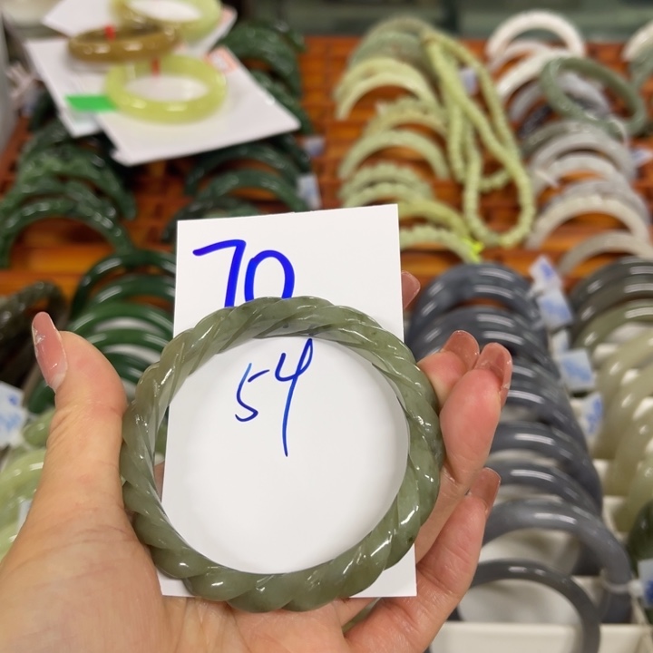 和田玉未镶嵌手镯