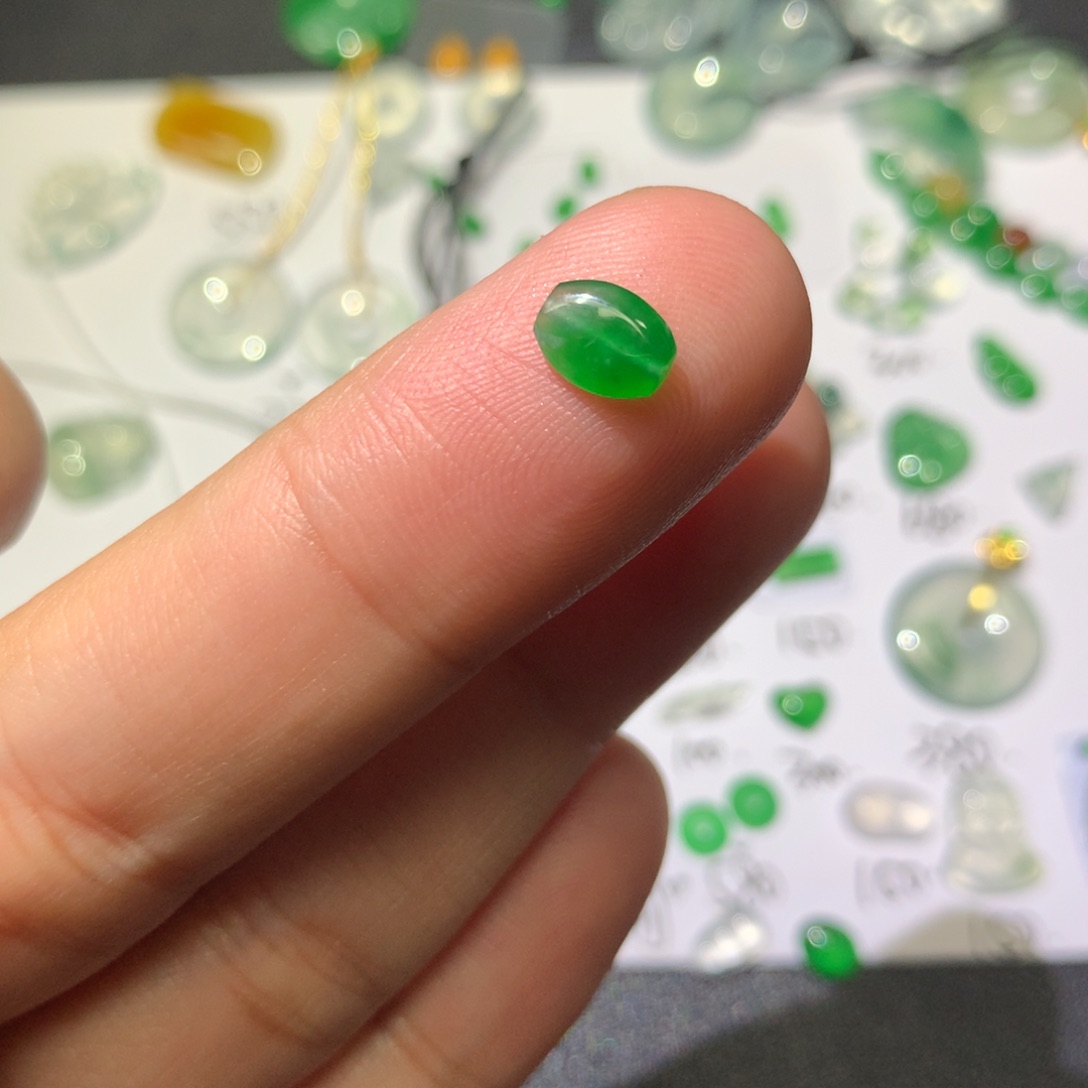 颈饰未镶嵌翡翠珠