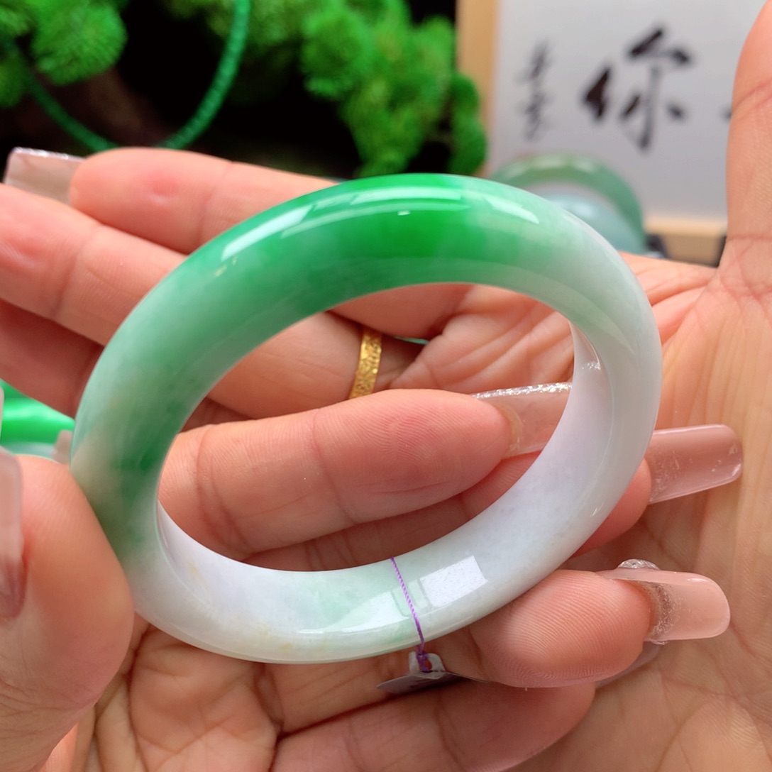 未镶嵌手镯翡翠缅甸