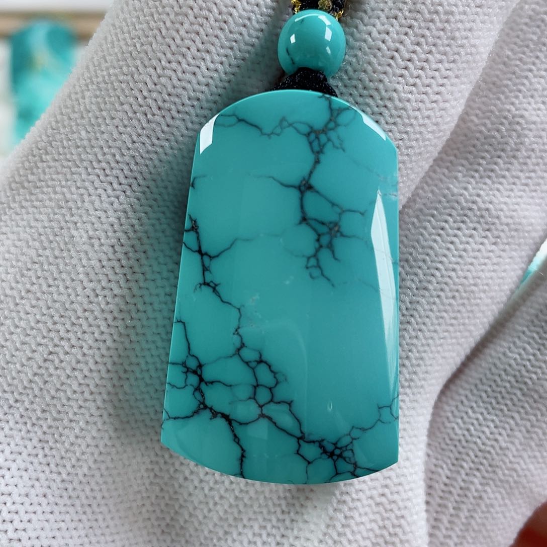 绿松石颈饰未镶嵌