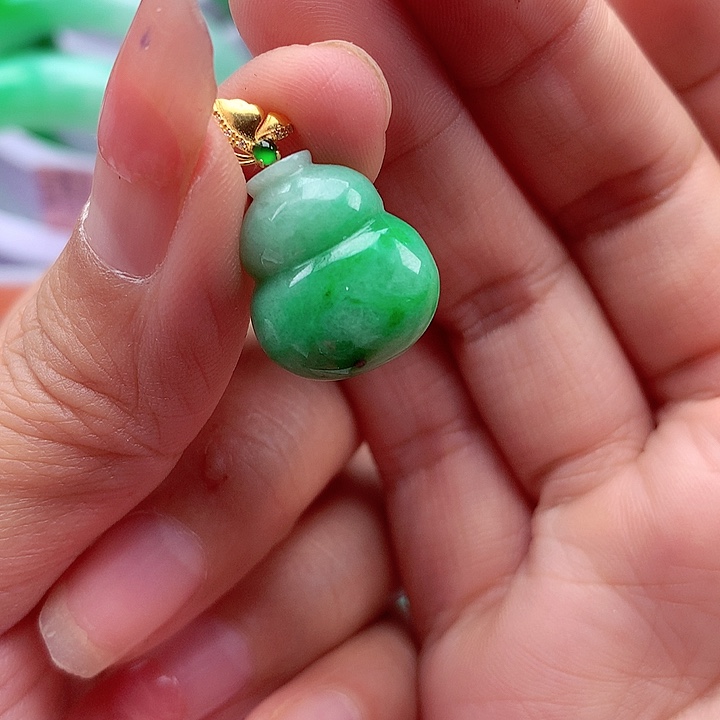 翡翠颈饰18K金镶嵌翡翠