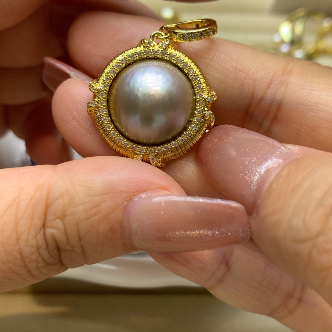 未镶嵌颈饰拼合珍珠（马贝珠）