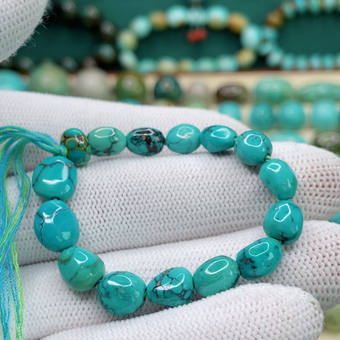 绿松石未镶嵌颈饰