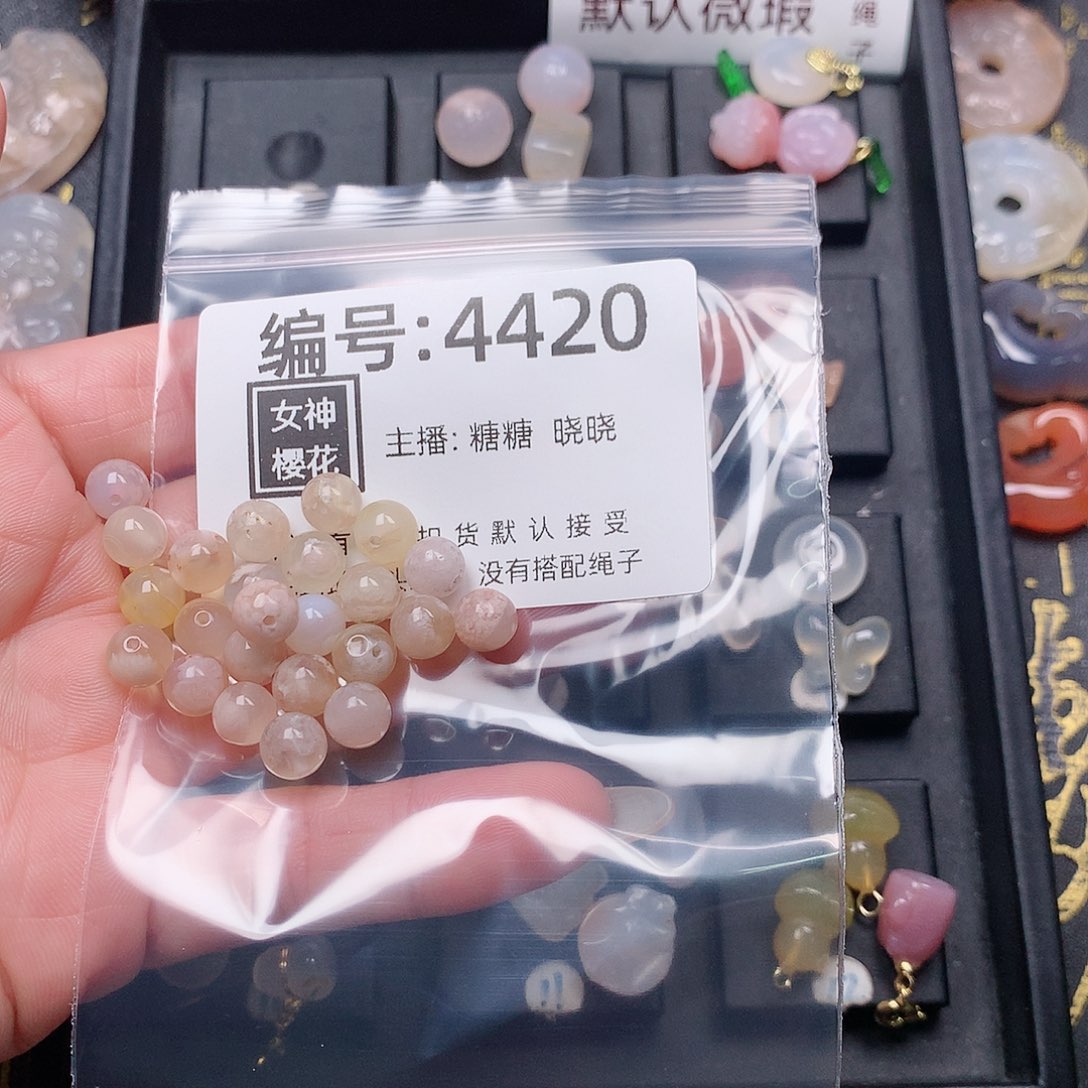 玛瑙/玉髓颈饰合金?**乐