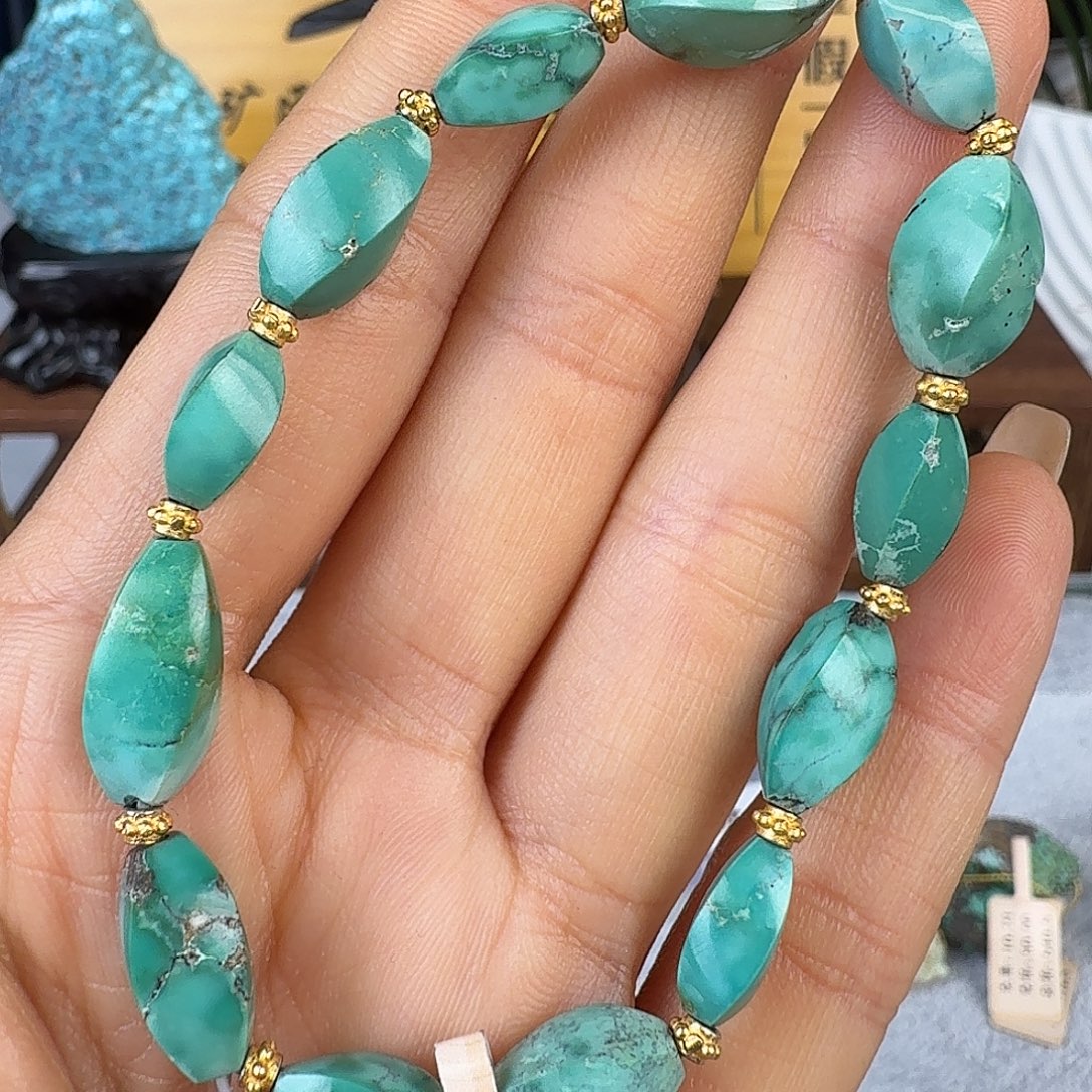 绿松石未镶嵌珠宝奇石