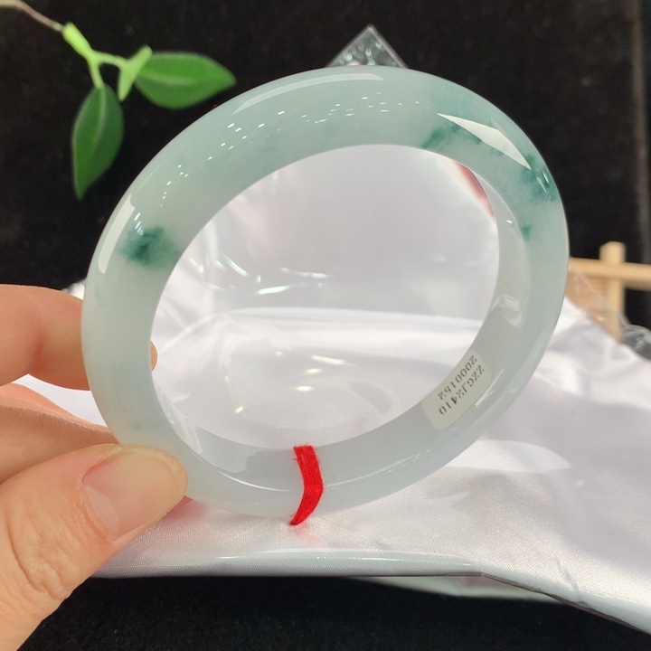 翡翠手镯未镶嵌64圈口0152