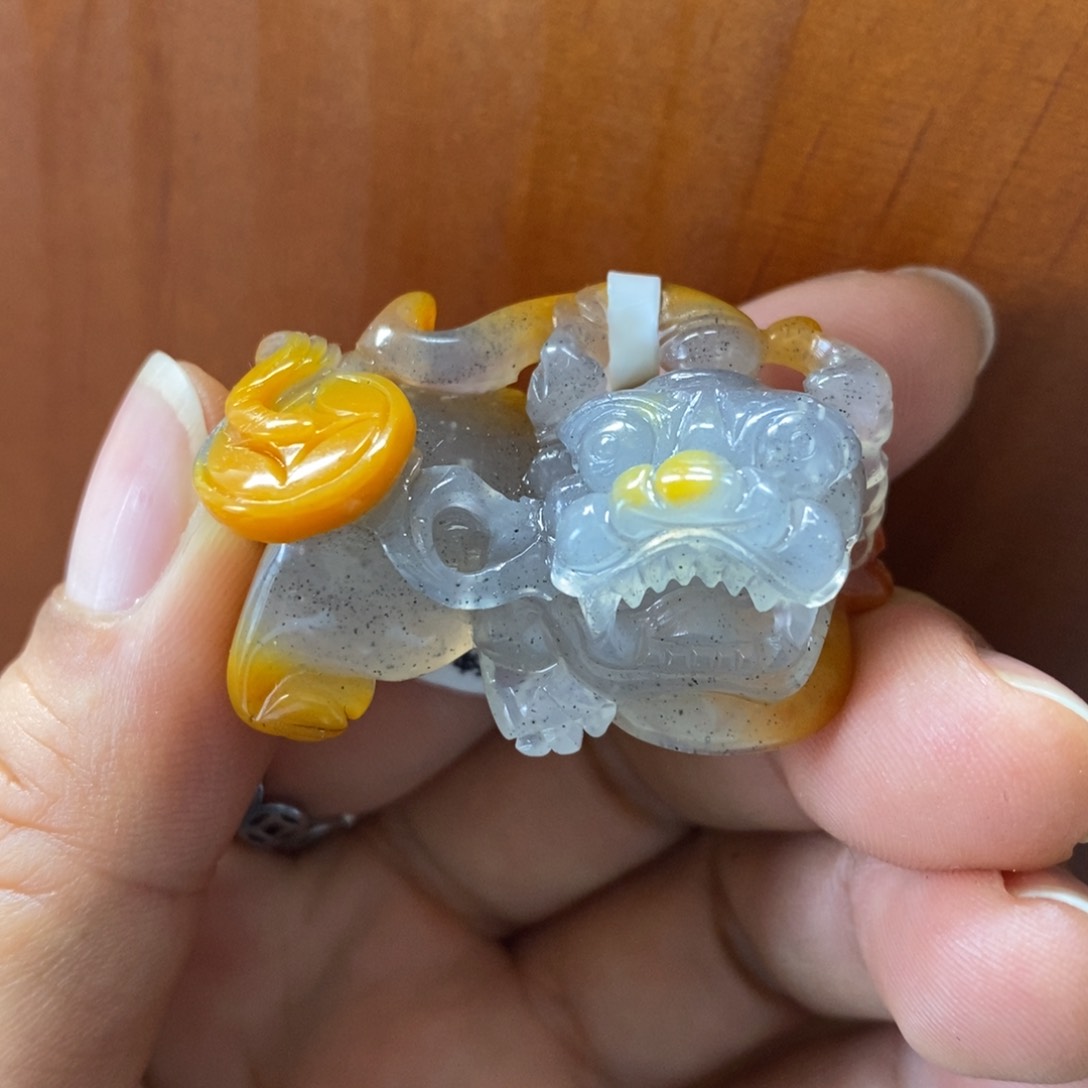 石英质玉（黄龙玉）未镶嵌颈饰