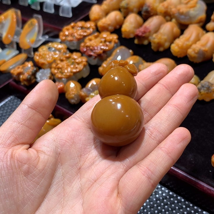 未镶嵌石英质玉（黄龙玉）颈饰