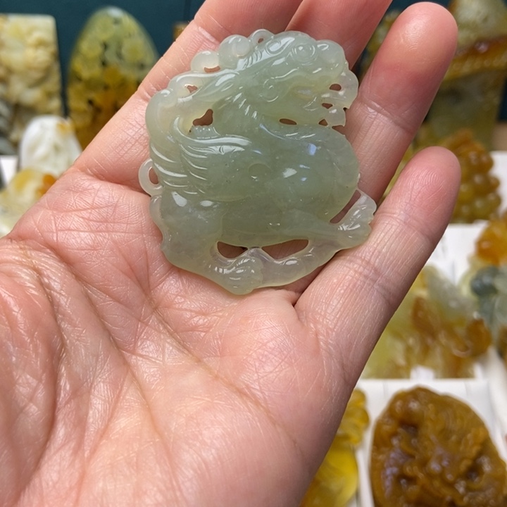 蛇纹石玉未镶嵌颈饰