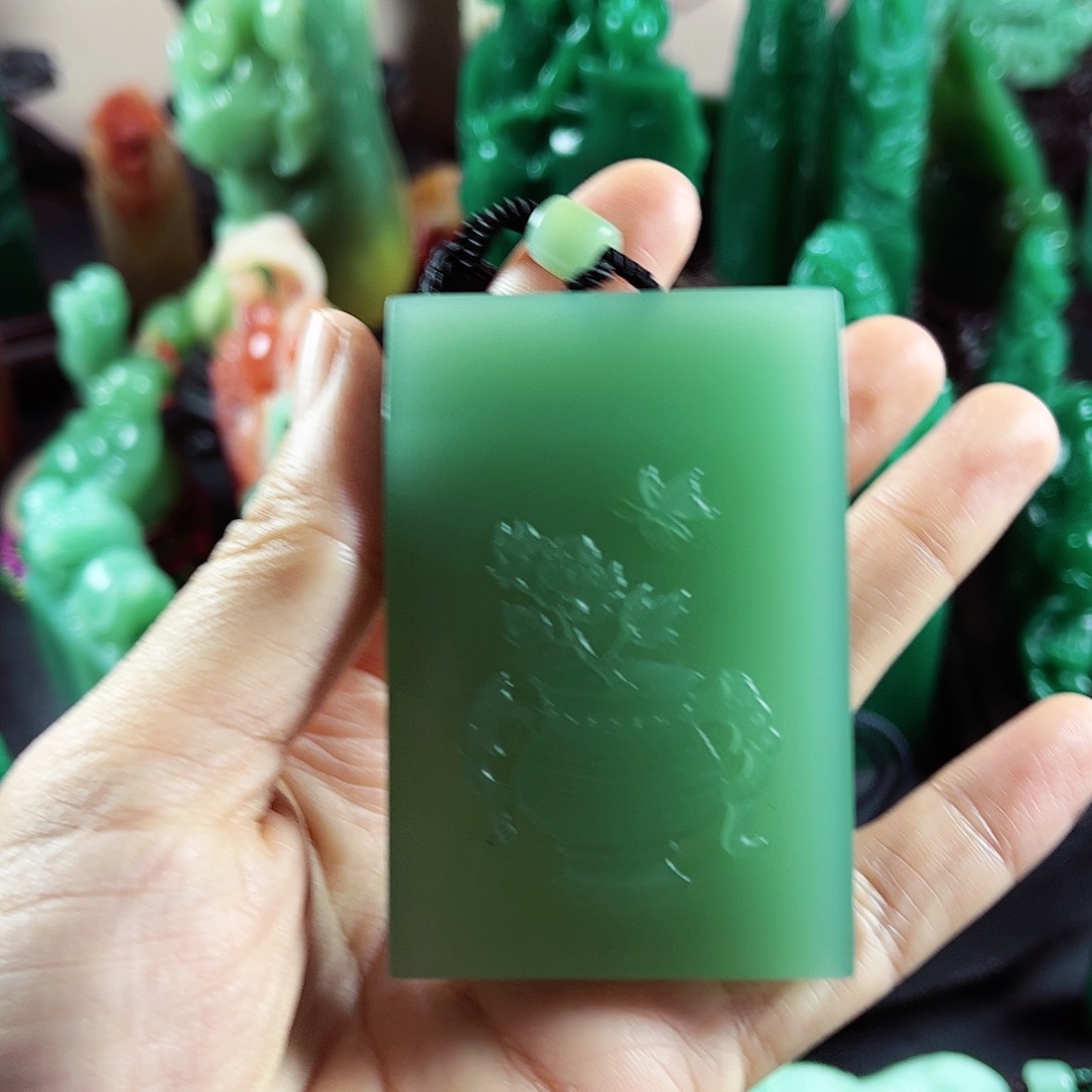 四川石奇***锵名贵石材梅子青