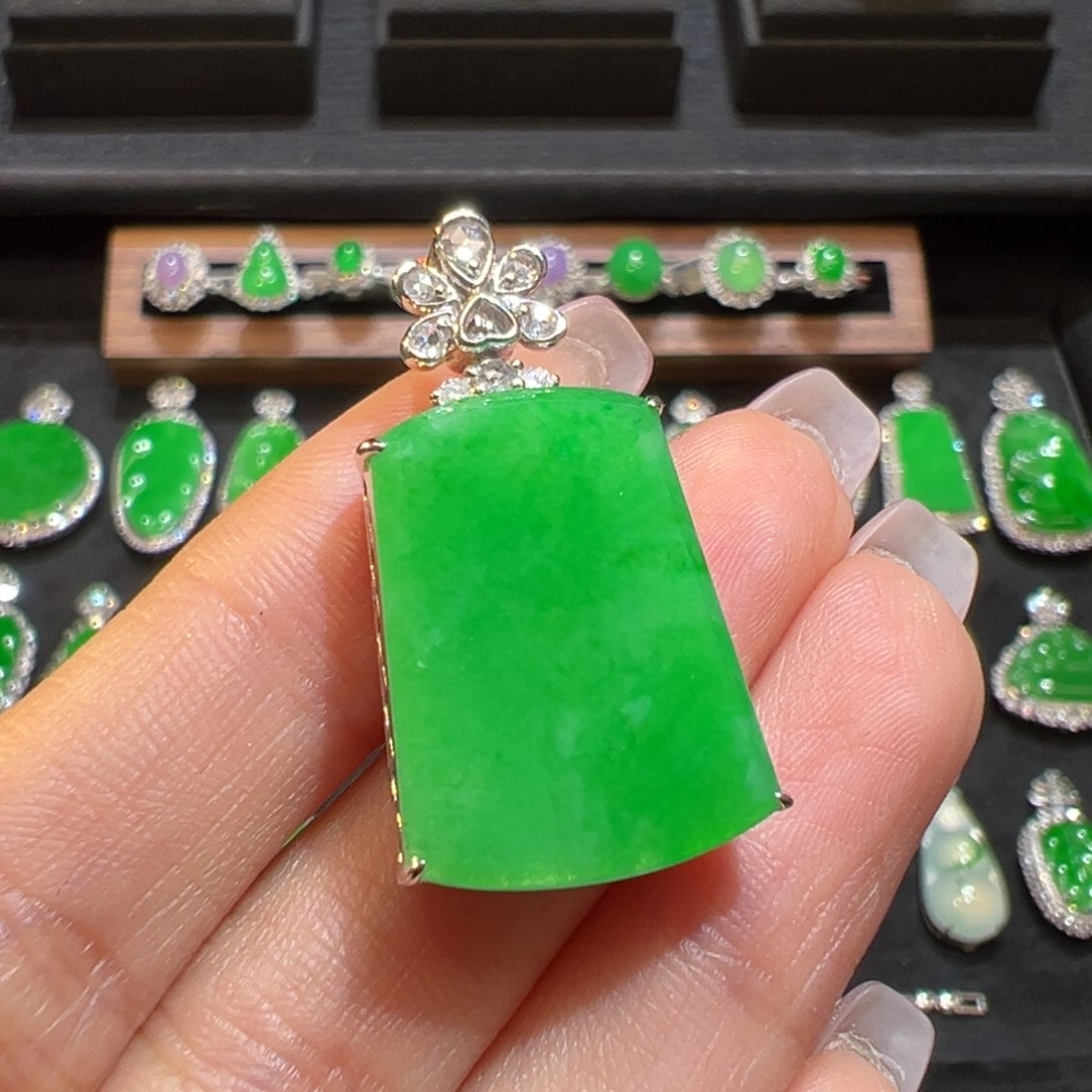 翡翠颈饰18K金镶嵌收到货48小时鉴赏期