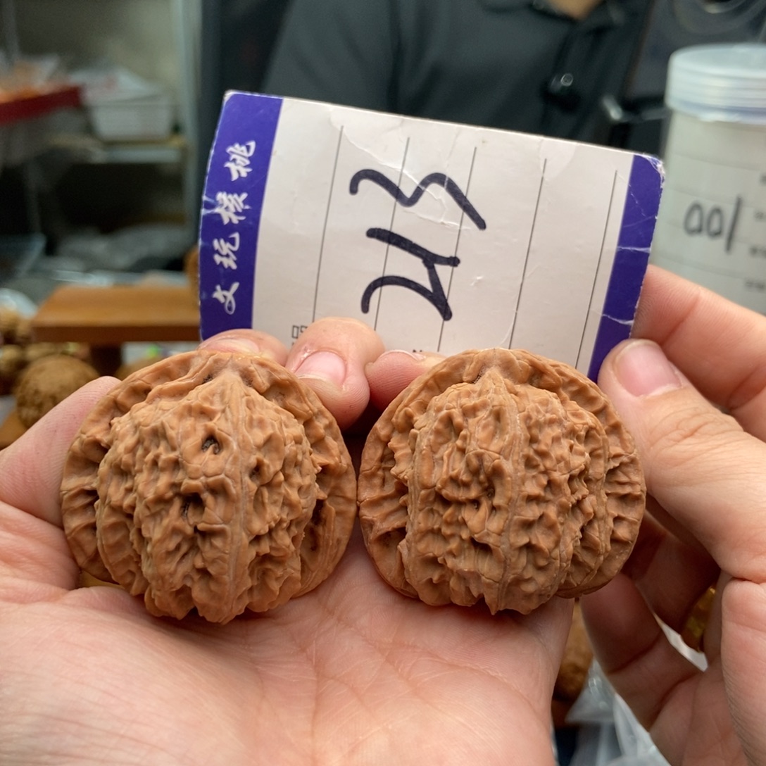 文玩核桃把件45白狮子