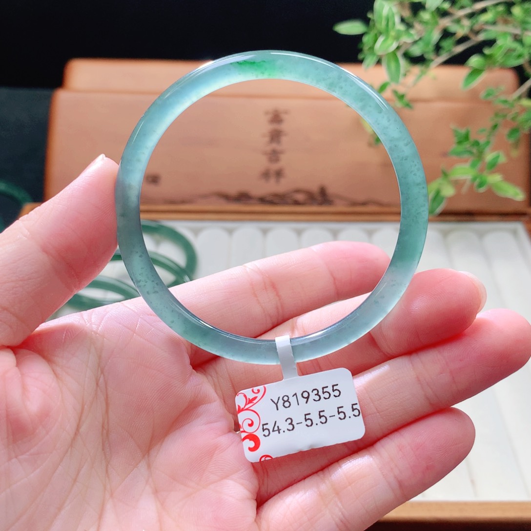 未镶嵌手镯（圆镯）翡翠