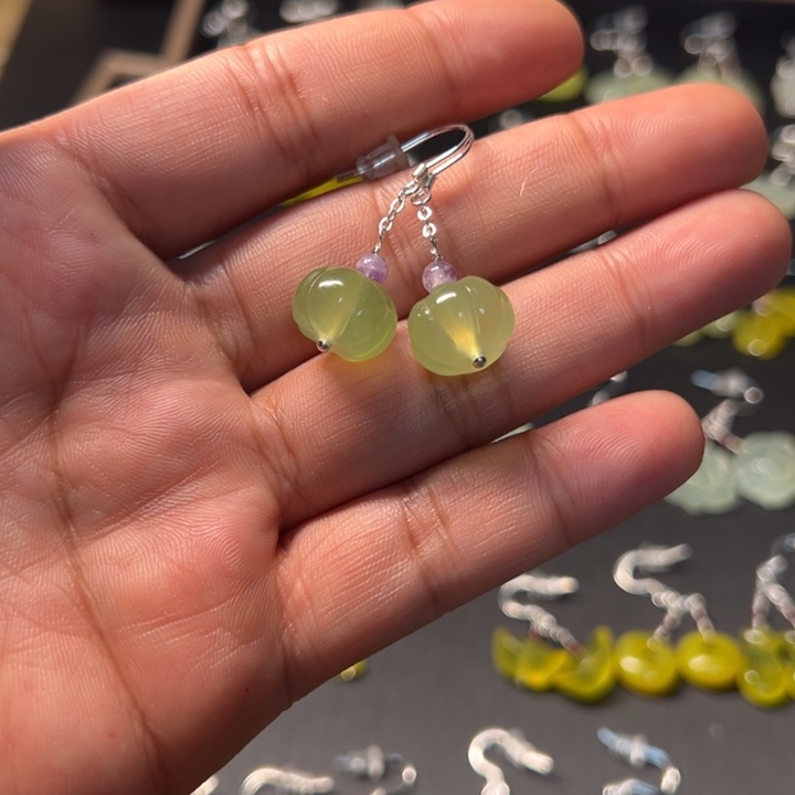 白***子岫玉银S925镶嵌耳钉