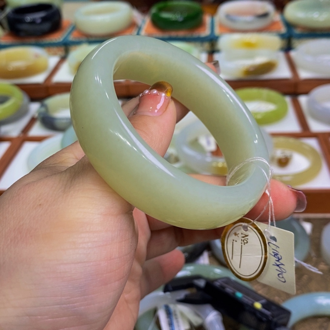 和田玉且末暖黄55未镶嵌