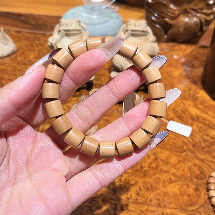 【闪购商品】L****g金丝楠木，。，，