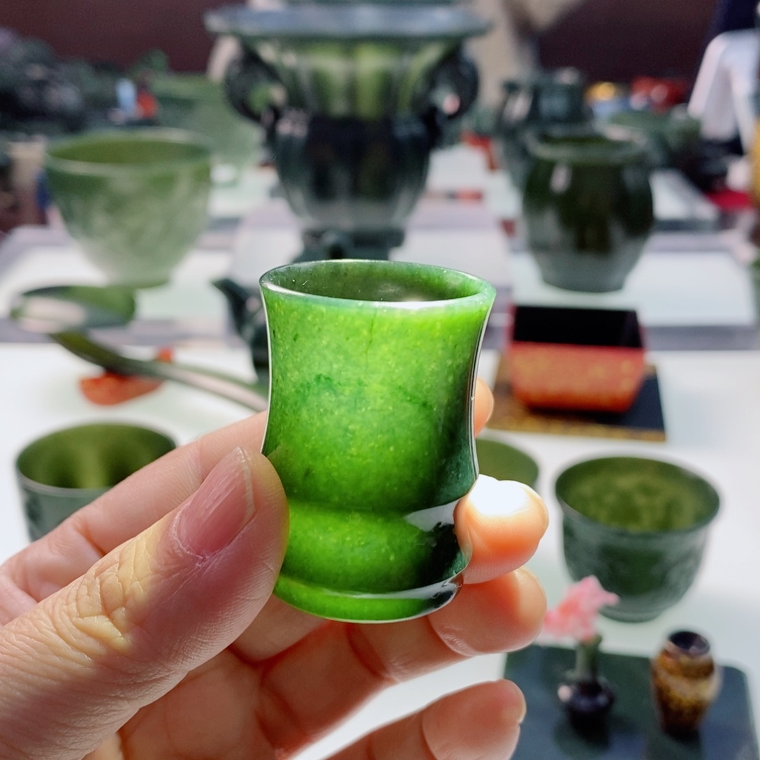 和田玉（青玉）摆件未镶嵌微瑕