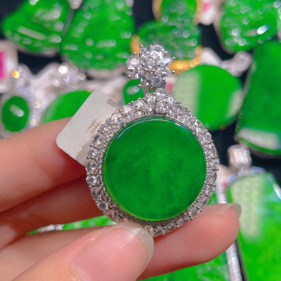 翡翠颈饰未镶嵌保a保真天然翡翠