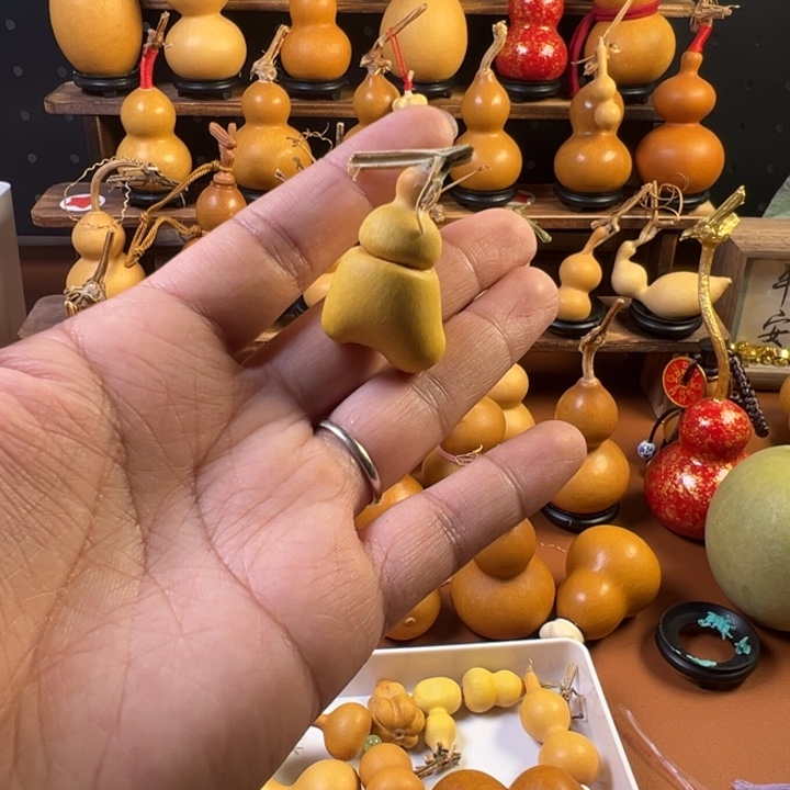 异形牙齿葫芦手把件摆件